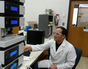 JY Zhu working on a computer in a lab